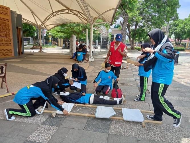PMR (Palang Merah Remaja)